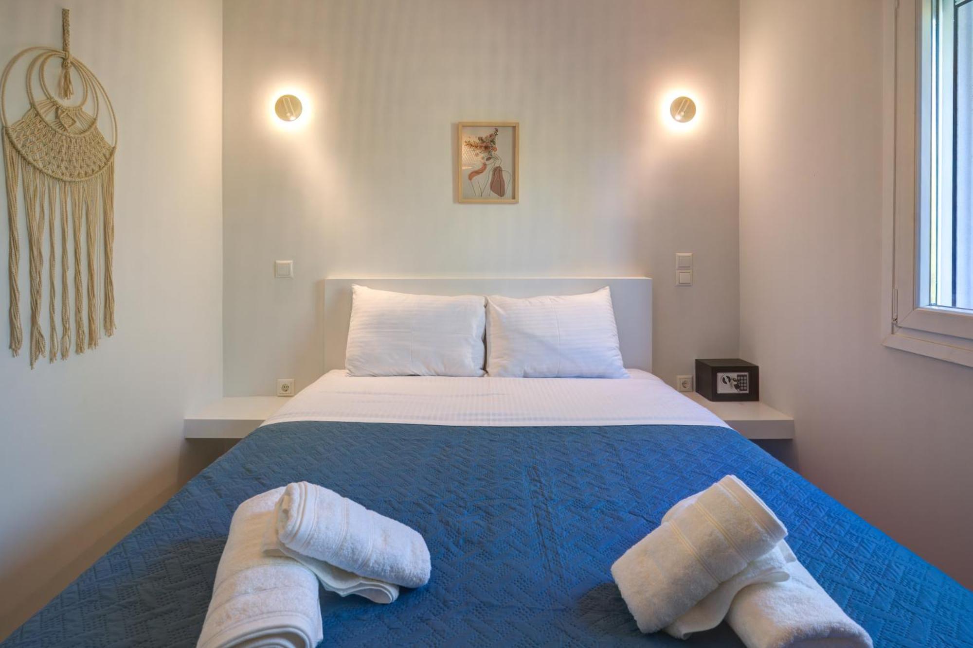 Molos Beachfront Apartments In Diakopto Exterior photo