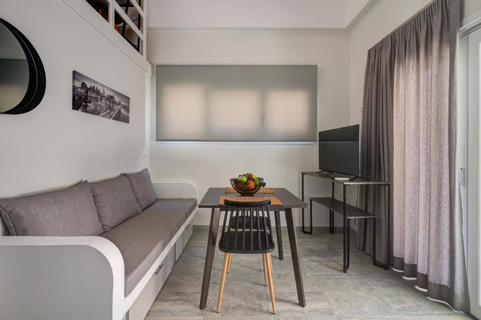 Molos Beachfront Apartments In Diakopto Exterior photo